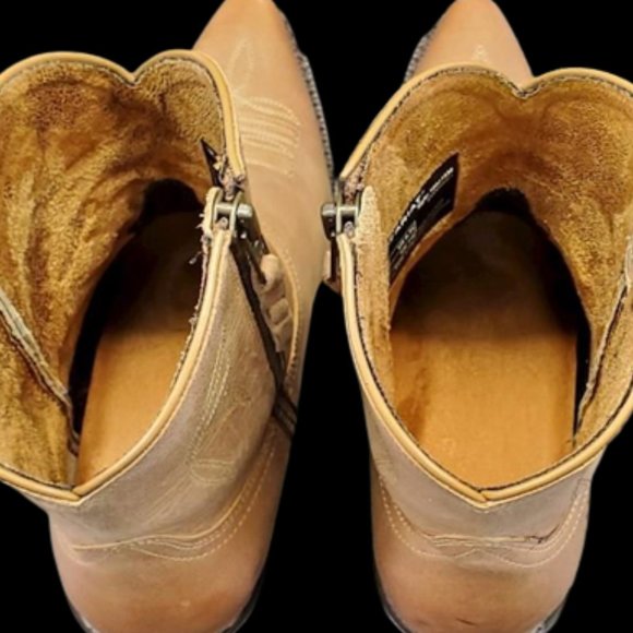 Ariat Lovely Booties - Sz. 6.5 - Picture 5 of 7